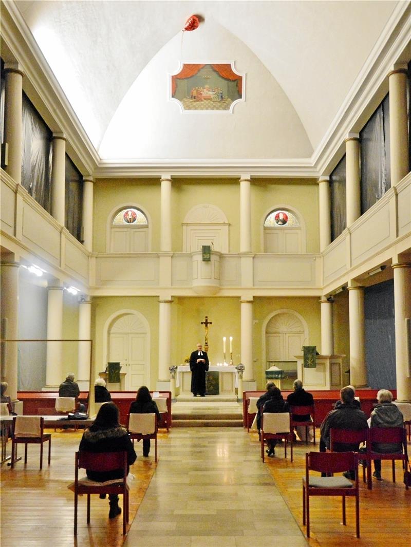 <p>Der vorerst letzte Gottesdienst in der Martinikirche mit Pastor Walter Merz. In den nächsten Wochen hält der Geistliche seine Predigten erst einmal in der katholischen Sankt-Andreas-Kirche. Foto: Dolle</p>