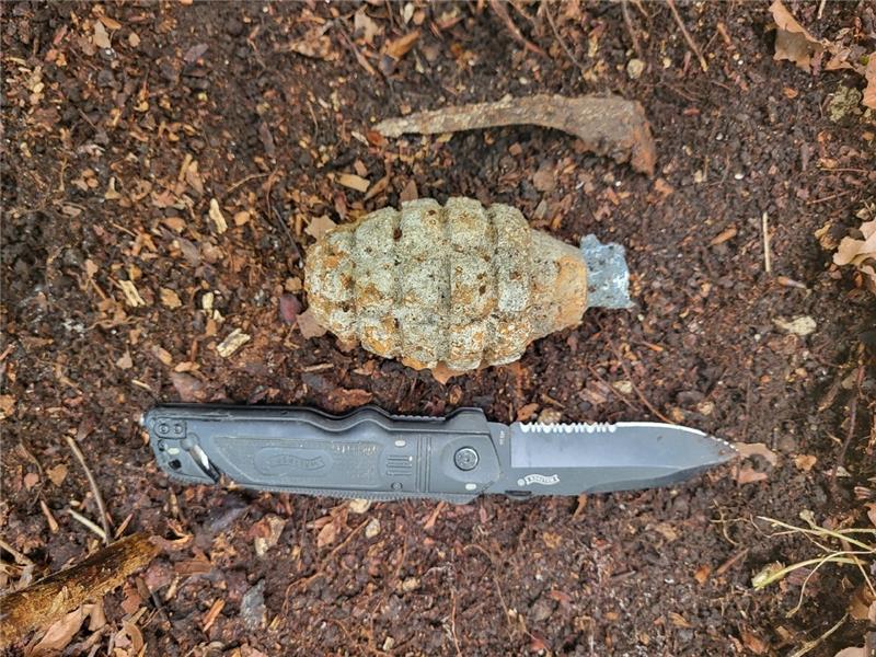 <p>Die Granate lag in einem Waldstück bei Gleichen (Kreis Göttingen). Foto: Polizei Göttingen<br></p>