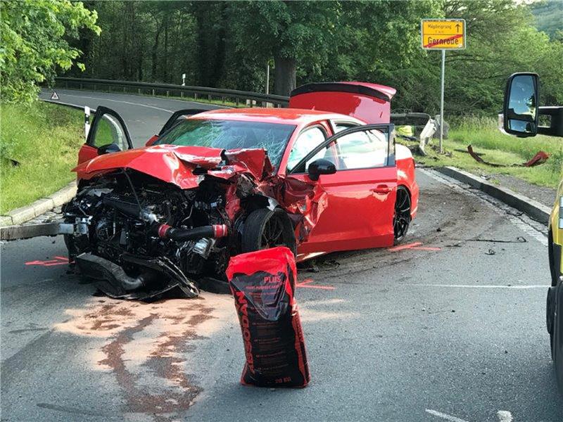 51-jähriger Braunlager tödlich verunglückt <p>Frontal stießen der Motorradfahrer aus Braunlage und der Braunschweiger Audi-Fahrer in Gernrode zusammen. Foto: Polizei</p>