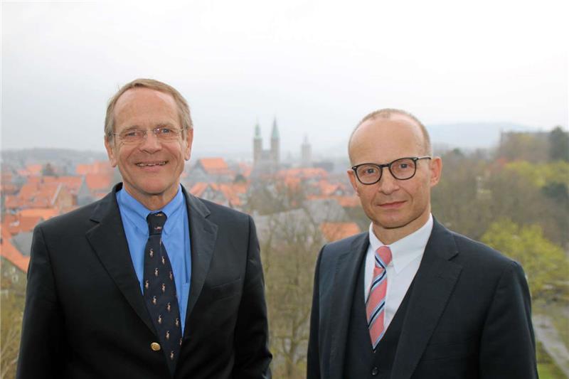 <p>Goslarer Vorstand: Hermann Mehrens (li.) legt zum letzten Mal gemeinsam mit Dirk Vorderstemann einen Geschäftsbericht für die Sparkasse vor. Foto: Heine</p>