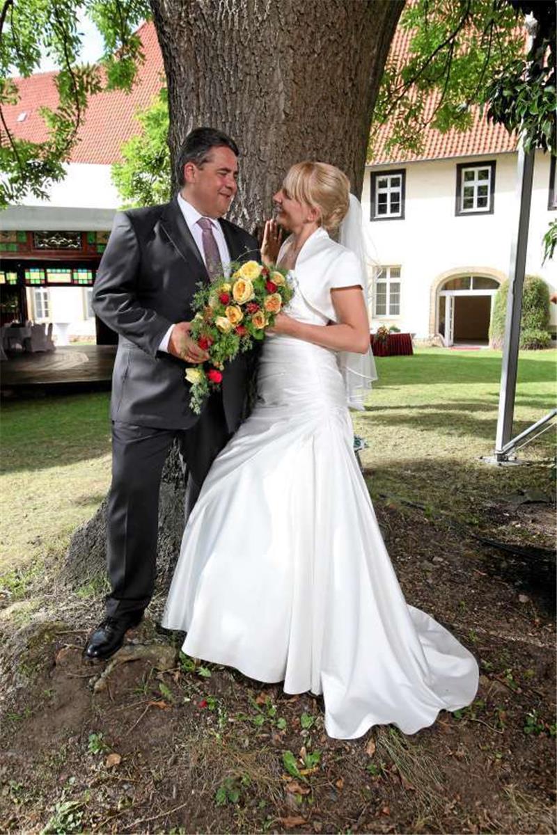 <p>Hochzeit vor vier Jahren: Sigmar Gabriel und Dr. Anke Gabriel gaben sich am 18. August 2012 in Wöltingerode das Ja-Wort. Foto: GZ-Archiv</p>
