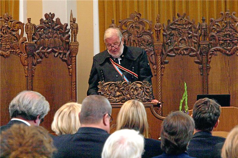 <p>Jürgen Großmann beim Festvortrag in der Aula Academica.  Foto: Lena Hoffmann</p>
