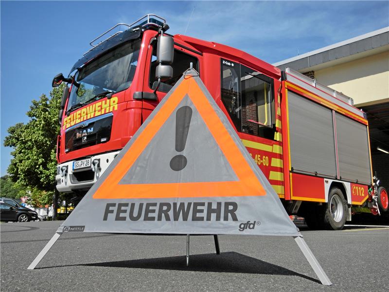 <p>Keine Pause für die Feuerwehren im Südharz, mehrfach brannte ein Strohballenlager, später auch noch eine Waldhütte. Foto: GZ-Archiv</p>