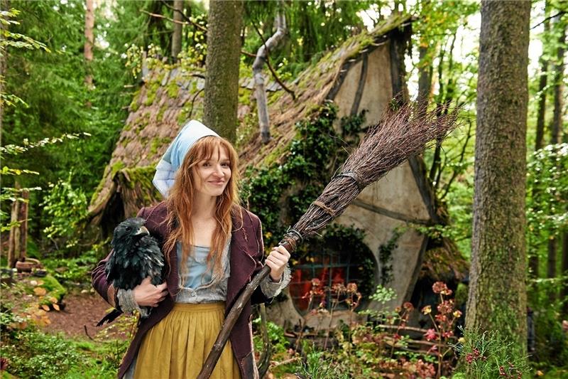 <p>Leinwand frei mit Hexerei: Karoline Herfurth als „Kleine Hexe“ eröffnet die erste Spielsaison des Goslarer Autokinos. Der Film nach dem Kinderbuch-Klassiker von Otfried Preußler ist am 30. April zum Start in die Walpurgisnacht zu sehen. Foto: dpa/Wehner</p>