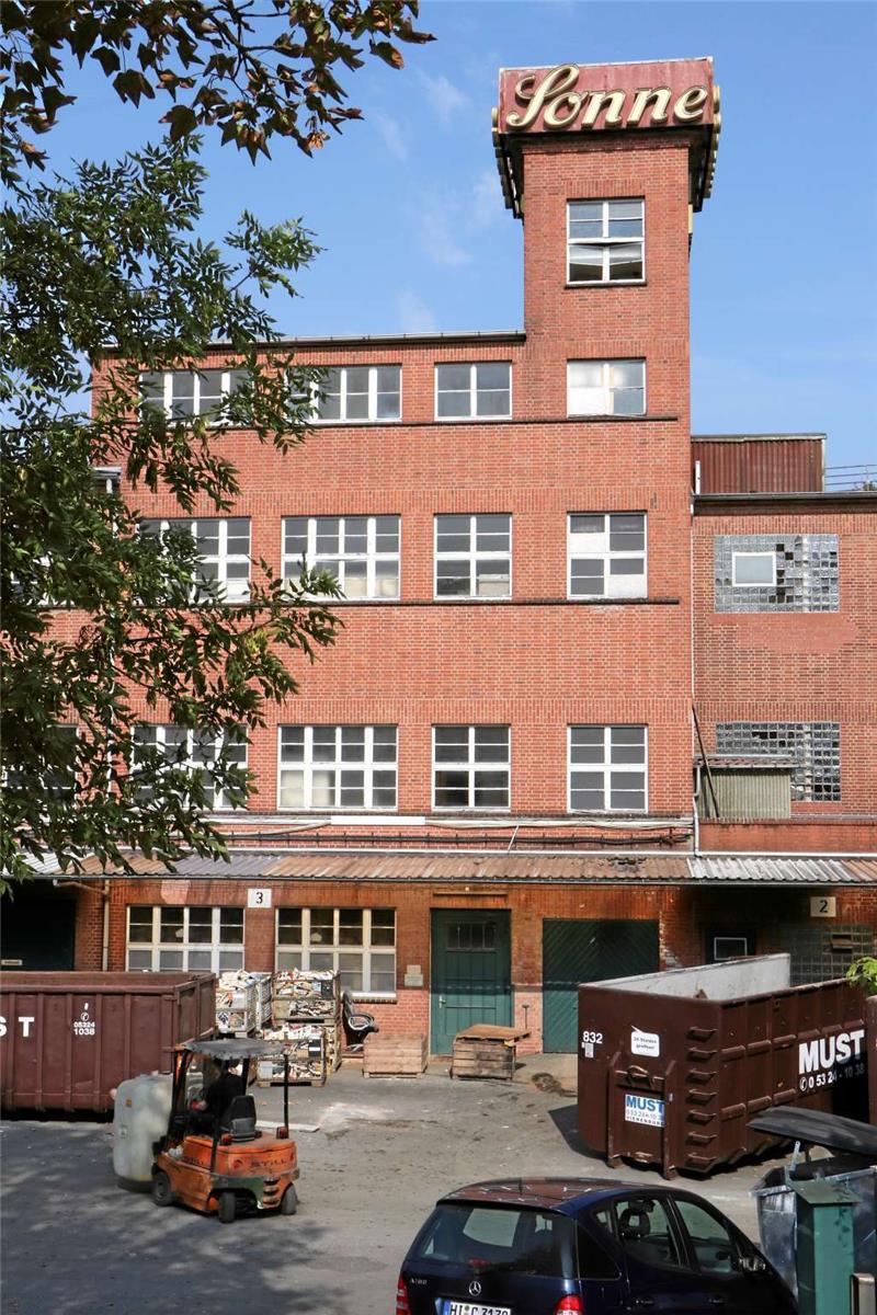 <p>Nach dem Verkauf wird auf dem ehemaligen Werksgelände von Sonnen Bassermann in Seesen aufgeräumt. Foto: Kühlewind</p>