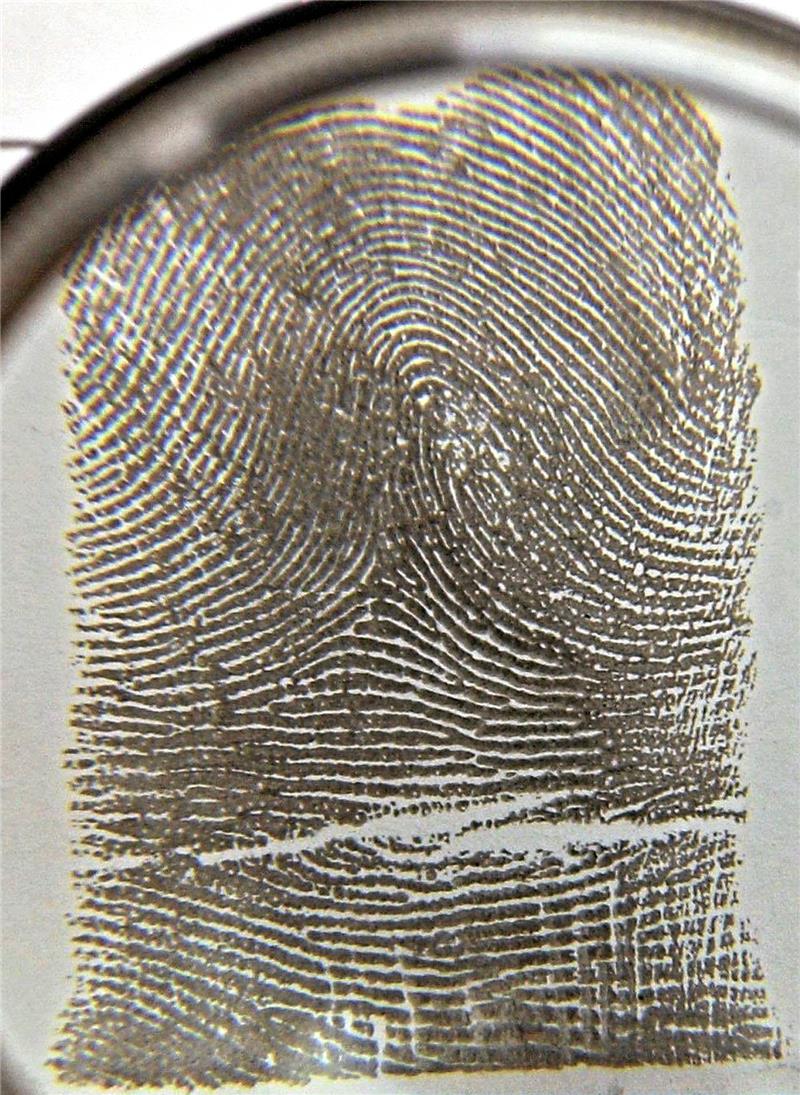 <p>Profiler Axel Petermann ermittelt in einem ungeklärten Mordfall. Alte Beweise könnten zum Täter führen. Symbolfoto: dpa</p>