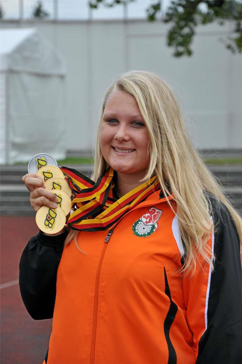 <p>Reiche Ausbeute: Selina Zimmermann brachte von den deutschen Meisterschaften fünf Medaillen mit. Foto: privat</p>