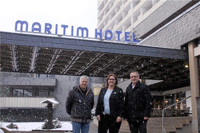 <p>Wenn es in Braunlage schneit, fühlen sich Dr. Justus Hauschild (rechts) und Dr. Christian Baumgardt (links) wohl und erinnern sich an viele Jahre Zahnärztekongress im Harz. Mit Unterstützung des Maritim und durch Sonja Lachnit ziehen sie gemeinsam eine eigene Fortsetzung der Winterfortbildungsreihe auf. Foto: Seltmann</p>
