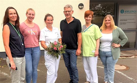 v.l. Stefanie Lucht, Leitung Ambulante Medizin des Asklepios MVZ Niedersachsen, MVZ-Praxismanagerin Michelle Franke , Ärztin Dr. med. Lena Pierstorf, Dr. med. Ralph Thinius, Chefarzt der Neurologie und der NFR der Asklepios Klinik Schildautal, MFA Melanie Bienroth sowie MVZ-Praxismanagerin Jana Rainoch.